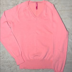Pink v-neck lightweight sweater